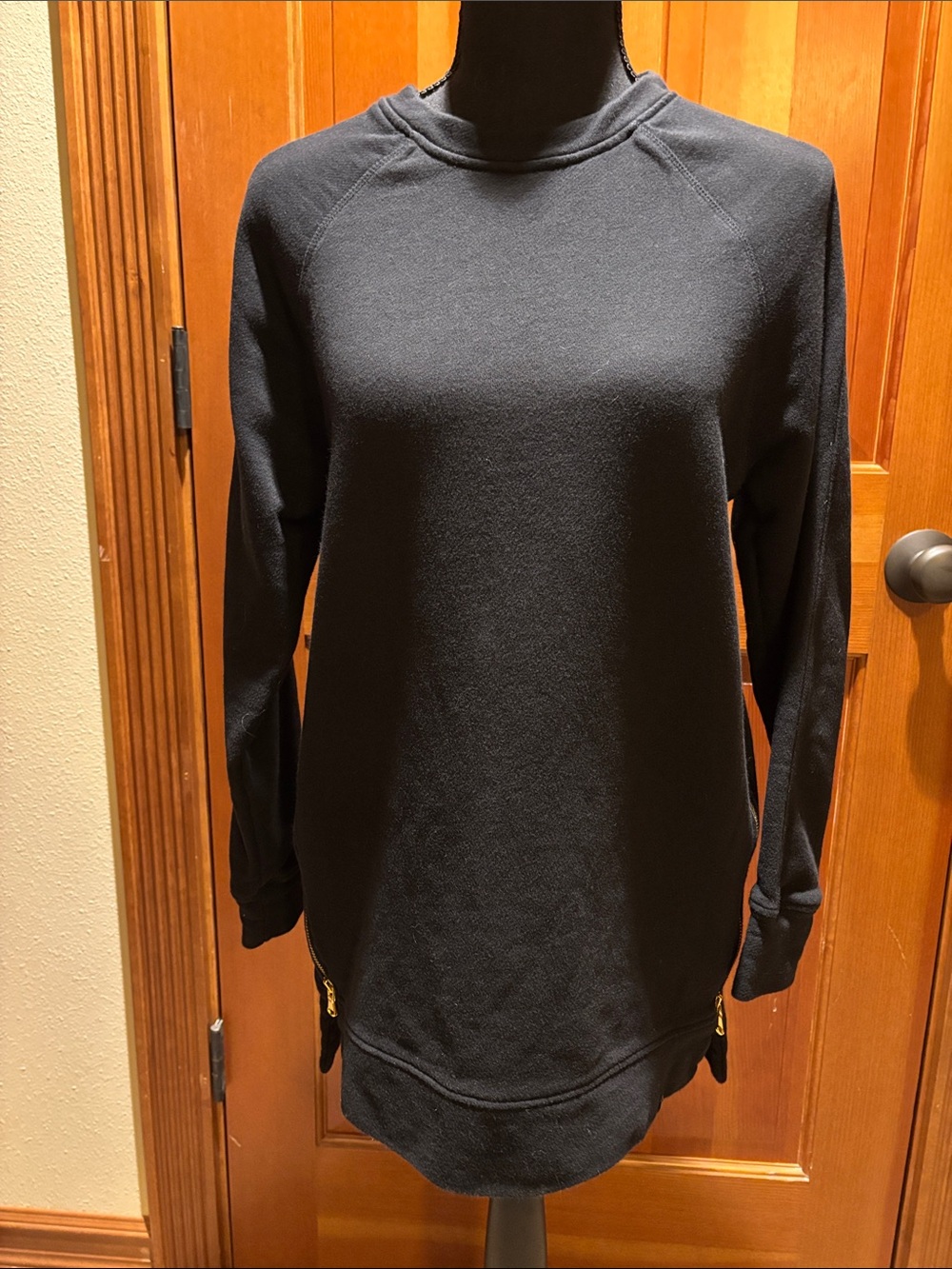Varley Black Crewneck Longline Pullover Sweatshirt, size S